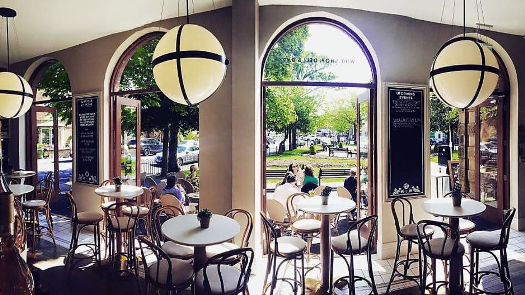 Barrique wine bar interior